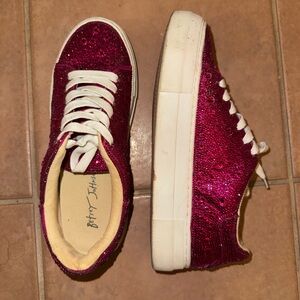 Betsey Johnson Sidny sparkle sneakers size 7